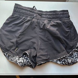 Reversible Black and White Lululemon 4in shorts